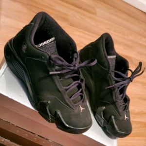 Air Jordan's 14 Black/Pink Size 5.5Y in the box

C